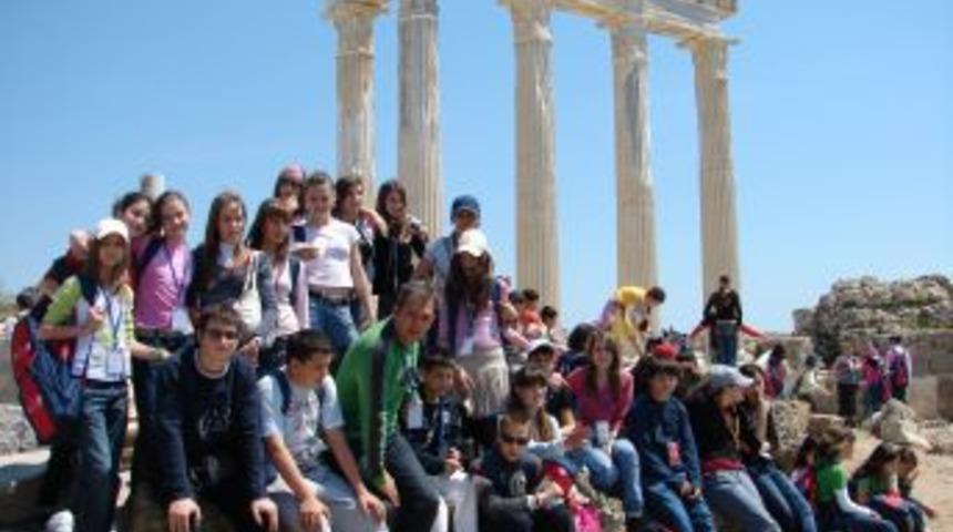 Gen&ccedil;ler, Tarihle Buluşuyor