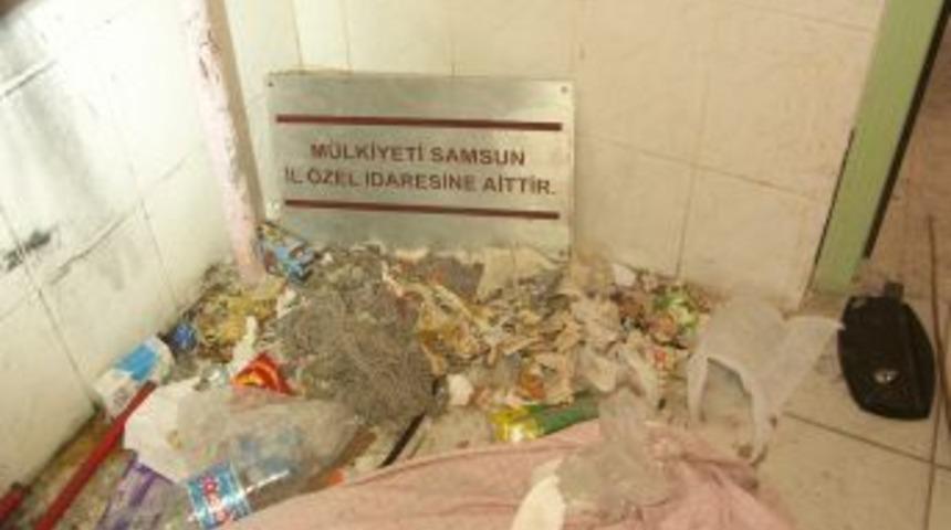 10 Yıllık Yibo Binası &Ccedil;&uuml;r&uuml;meye Terk Edildi