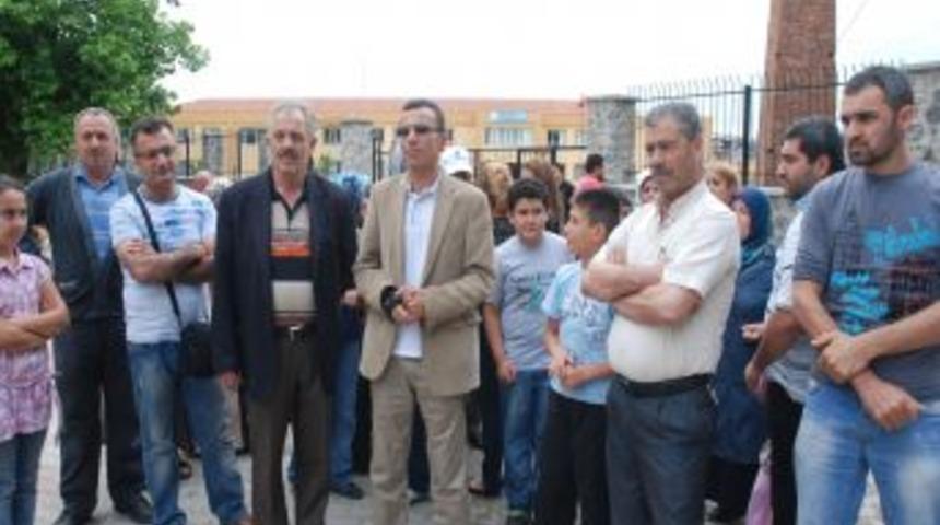 Tacizle Su&ccedil;lanan &Ouml;ğretmenin Serbest Kalması Velileri Sokağa D&ouml;kt&uuml;