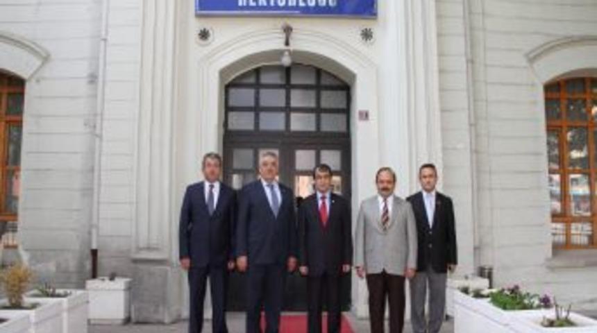 Rekt&ouml;r D&ouml;kmetaş&rsquo;tan Rekt&ouml;r U&ccedil;ar&rsquo;a Ziyaret