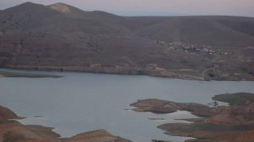Boztepe Barajı G&ouml;l&uuml;, 15 Yıl Sonra Ortaya &Ccedil;ıktı