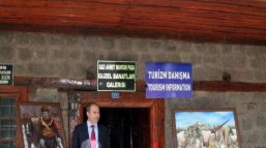 G&uuml;lahmet Aytemiz Lisesi &Ouml;ğrencileri Resim Sergisi A&ccedil;tı