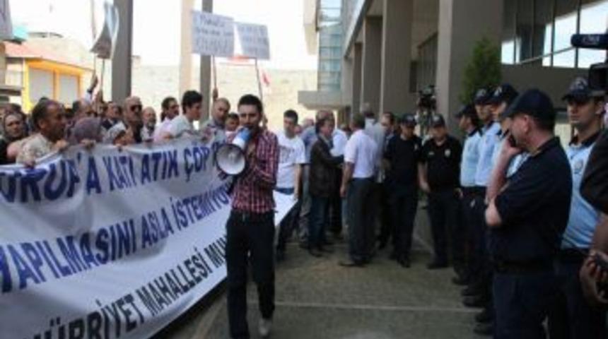 Trabzon Valisinin &Ouml;n&uuml;n&uuml; Keserek Dertlerini Anlattılar