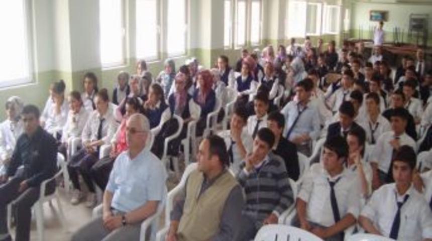 Kula'da &Ouml;ğrenci Ve Velilerine 'kırım Kongo Kanamalı Ateşi' Semineri Verildi