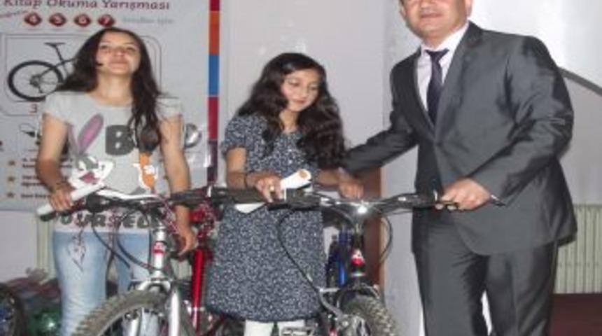 Kitap Okuma Yarışmasında &Ouml;d&uuml;ller Sahiplerini Buldu