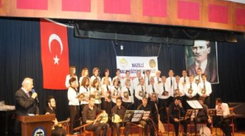 &Ouml;ğretmenlerin Gen&ccedil;lik Konseri B&uuml;y&uuml;ledi