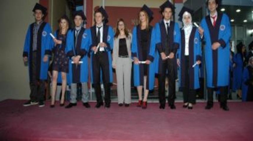 Şaphane Meslek Y&uuml;ksekokulunda Mezuniyet Coşkusu