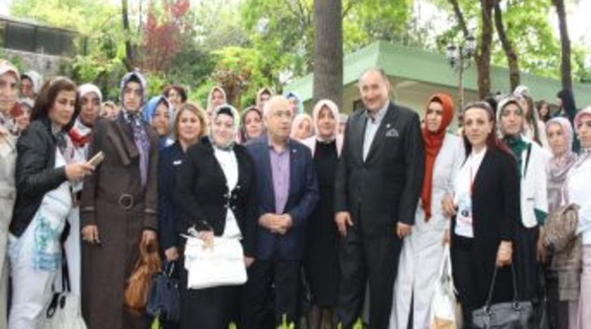 Tbmm Başkanı &Ccedil;i&ccedil;ek  Ak Partı Erzurum Kadın Kolları &Uuml;yelerini,  Meclıste Kabul Ettı.