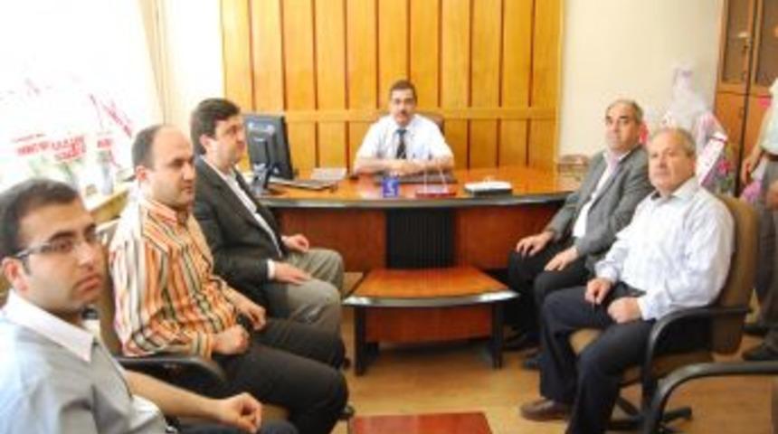 Ak Parti Kula İl&ccedil;e Başkanı G&uuml;lmez &Ccedil;arpan'ı Ziyaret Etti