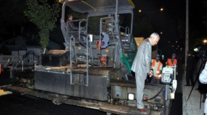 Asfalt &Ccedil;alışmaları Gece De Devam Ediyor