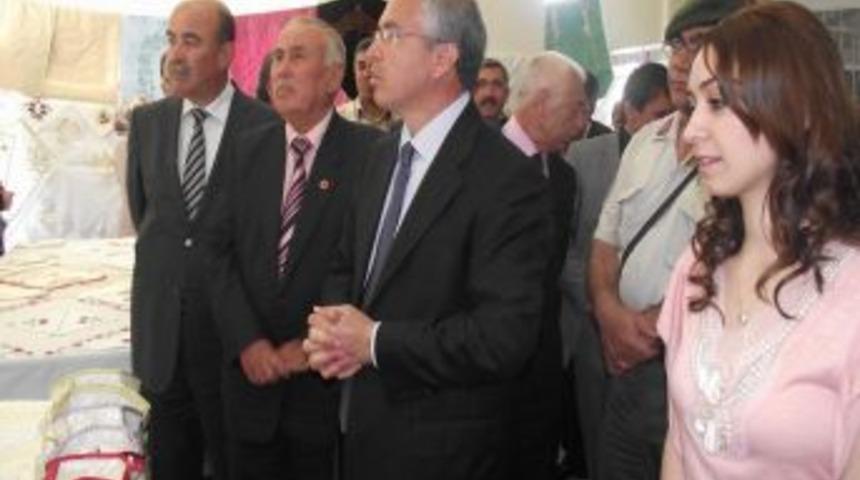 Sarıkaya Halk Eğitim Merkezi Yıl Sonu Sergisini A&ccedil;tı