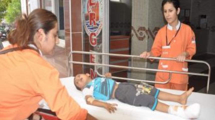 Yolun Karşısına Ge&ccedil;mek İsterken Otomobil &Ccedil;arptı