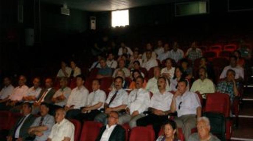 Urla'da   Okul  M&uuml;d&uuml;rlerine  Bakanlık&ccedil;a Uzaktan  Eğitim Uygulaması