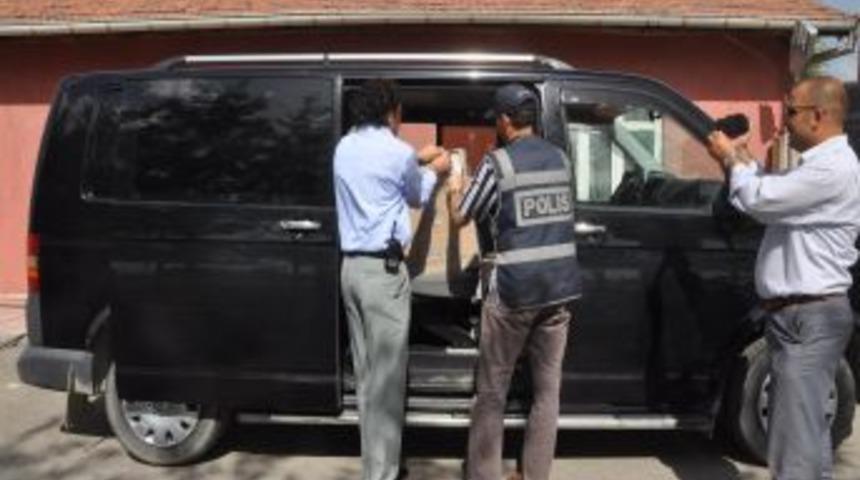 Oyuncak Kolisinden Ka&ccedil;ak Sigara &Ccedil;ıktı