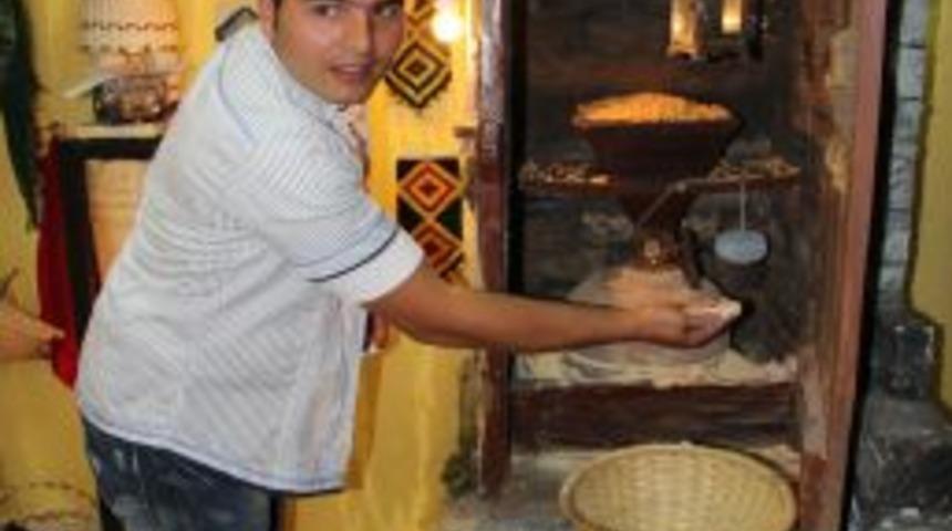 Değirmen Maketi İle Elektrik &Uuml;retiyor