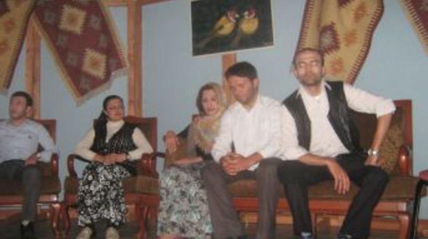 Hasret adlı tiyatro Kağızman'da sahnelendi