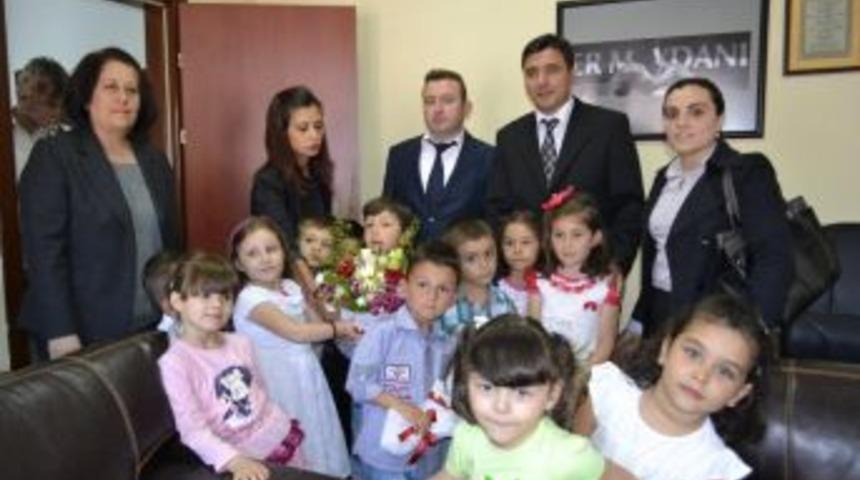 Minik &ouml;ğrencilerden Kaymakama ziyaret