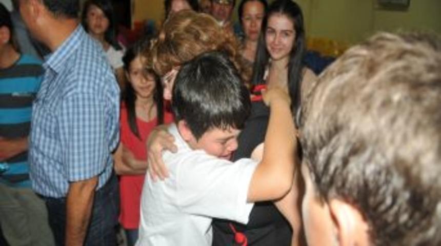 Veda Gecesinde Salonda Yer Bulamadılar