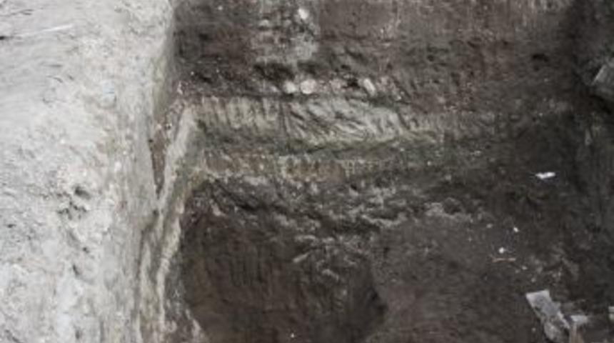 İnşaat Kazısında Bulunan Dev K&uuml;pte Altın Olduğu Dedikodusu Heyecan Uyandırdı