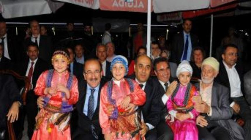 Başkan G&uuml;mr&uuml;k&ccedil;&uuml;oğlu Şalpazarlılar Gecesi'ne Katıldı