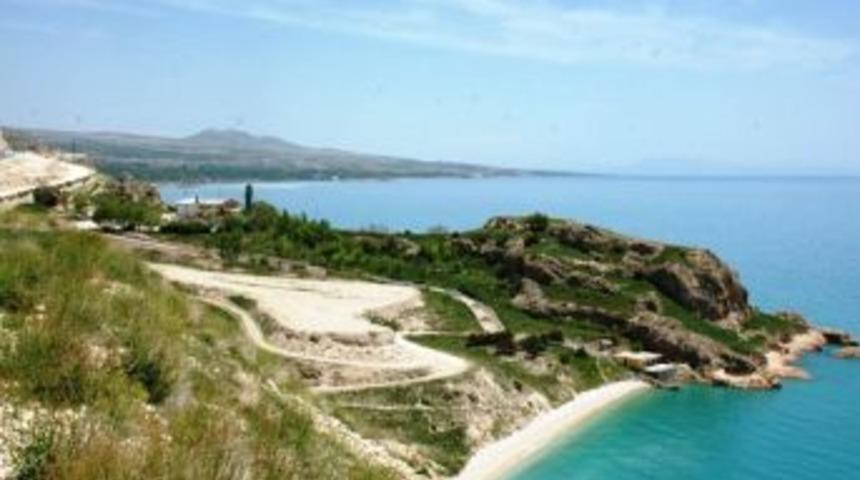 Adilcevaz Belediyesi Yatırımcılara Beldesiz Arazi Tahsis Edecek