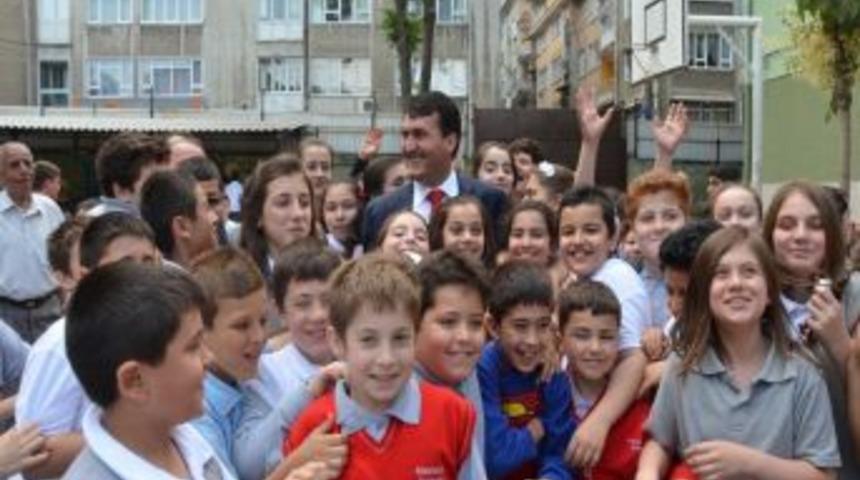 D&uuml;ndar Gezmedik Sokak Bırakmadı