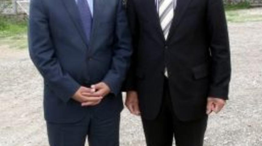 41 Yıldır Aynı Okulda Hem M&uuml;d&uuml;rl&uuml;k Hem De &Ouml;ğretmenlik Yapıyor