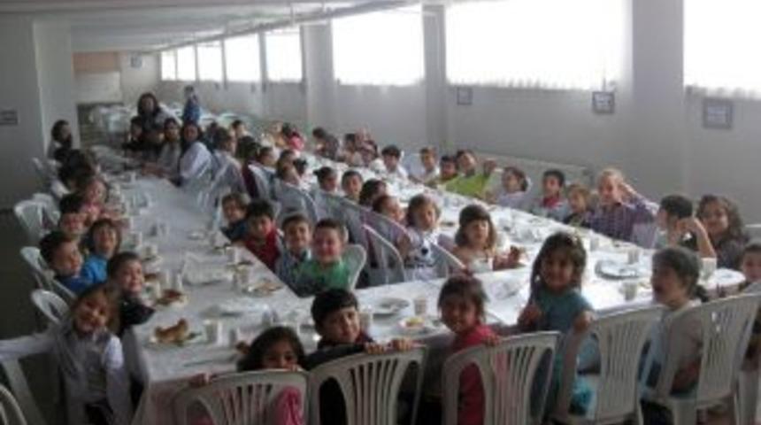 Salihli'de Kardeş Okullar Kahvaltıda Buluştu