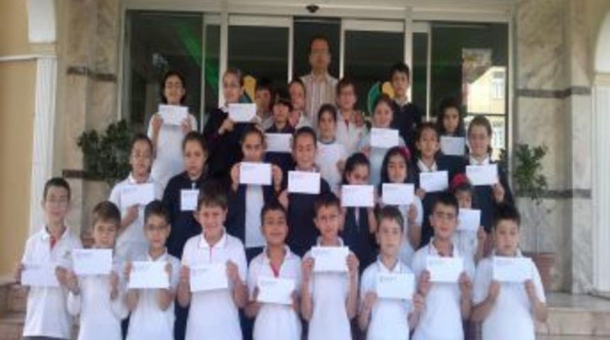 Kazak &Ouml;ğrencilerle Mektup Arkadaşı Oldular