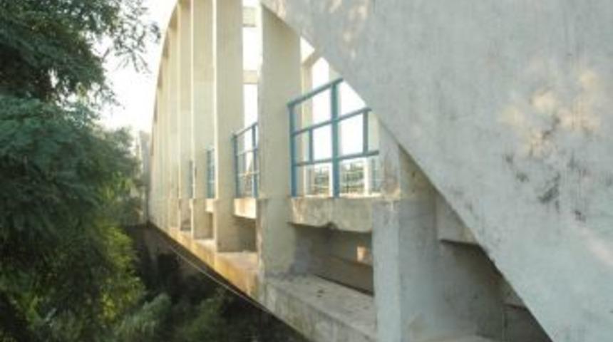 Sakarya K&ouml;pr&uuml;s&uuml; Kaderine Terk Edildi