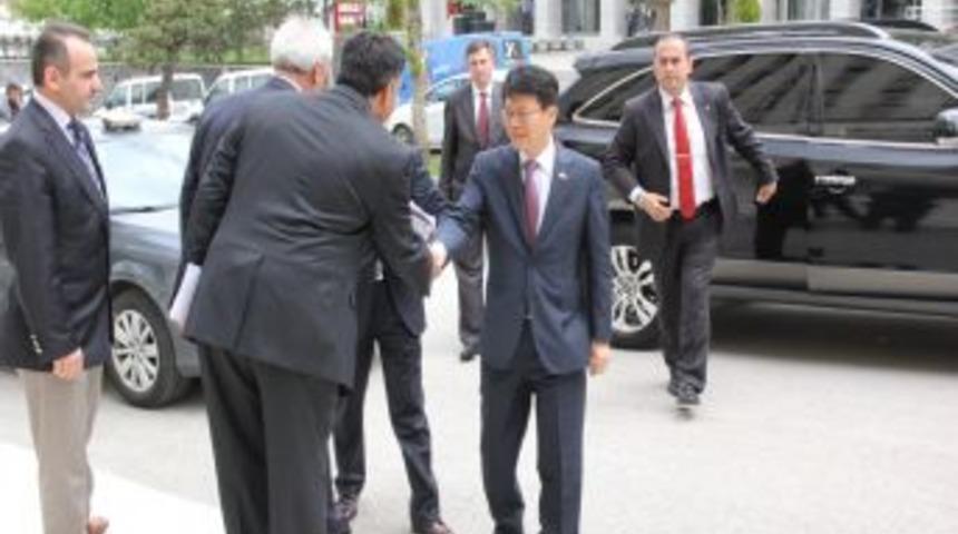 G&uuml;ney Kore Ankara B&uuml;y&uuml;kel&ccedil;isi Lee, Vali &Ouml;zt&uuml;rk'&uuml; Ziyaret Etti