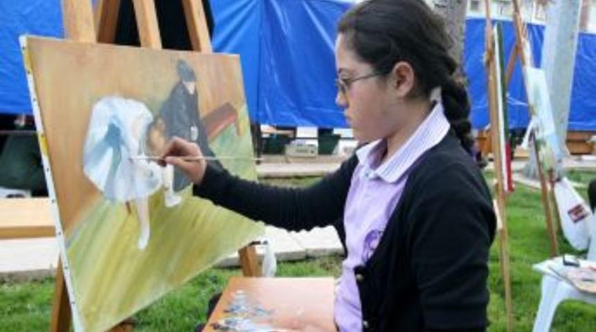 Uşak'ta Eğitim, K&uuml;lt&uuml;r, Bilim Ve Sanat Şenliği