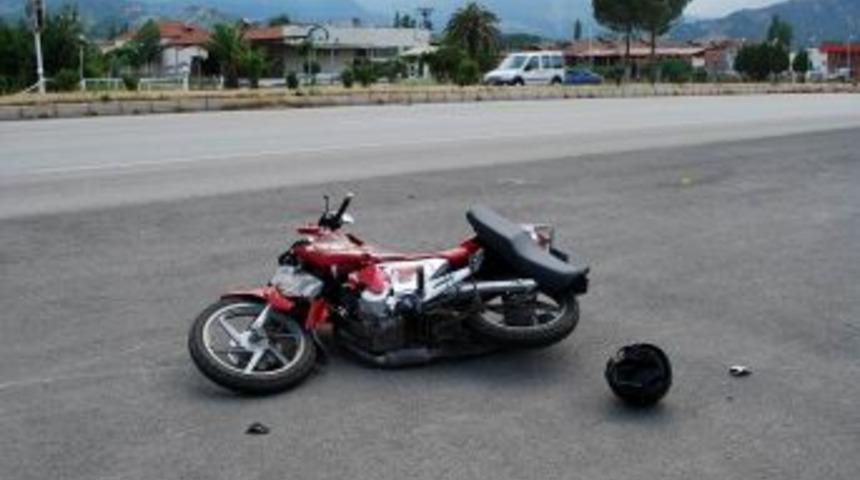 Salihli'de Trafik Kazası: 2 Yaralı