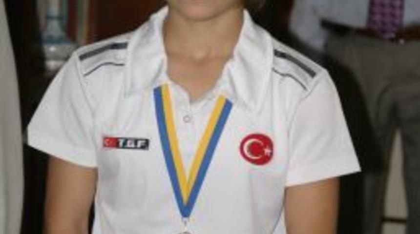 Milli Sporcumuz Evin Demirhan Altın Madalya Kazandı