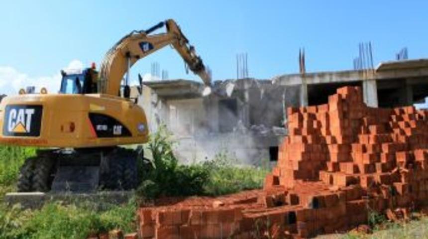 Nil&uuml;fer'de Yıkım