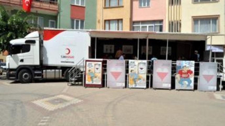 Kan Verebilmek İ&ccedil;in Tarlalarındaki İşlerini Bıraktılar