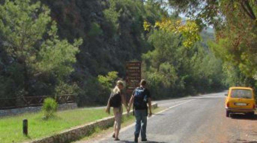 Turistler, Milli Parkta Y&uuml;r&uuml;y&uuml;ş Yaparak Oksijen Depoluyor