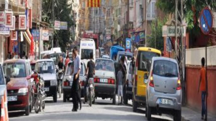 Birecik'te Trafikte Yaşanan Aksaklıklar Vatandaşı &Ccedil;ileden &Ccedil;ıkardı