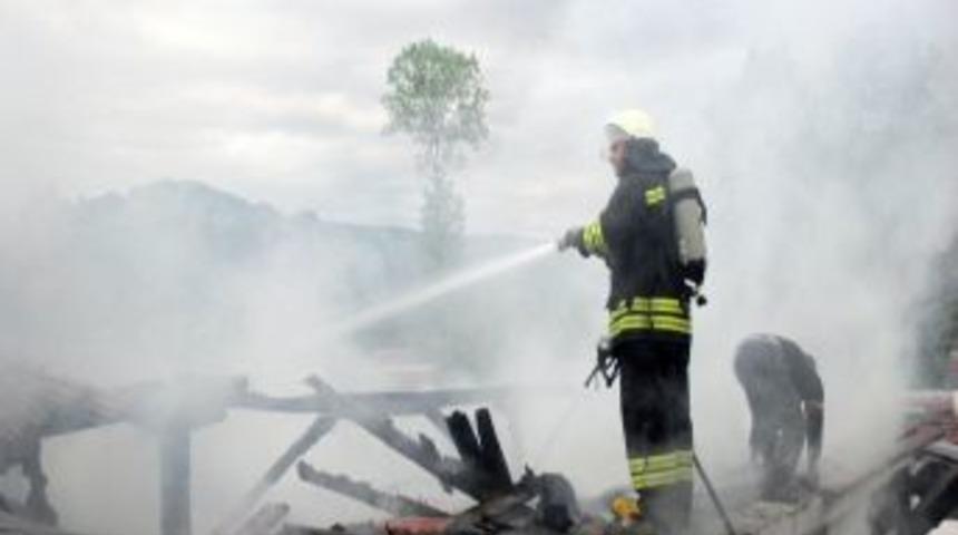 Alaplı'da Tavuk &Ccedil;iftliğinde Yangın