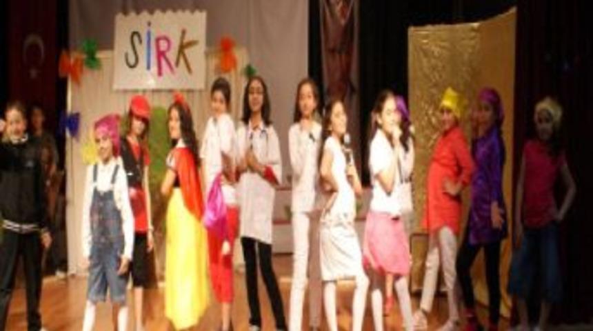 &Ouml;zel Ergin Koleji &Ouml;ğrencilerinin Tiyatro Oyunu B&uuml;y&uuml;k Beğeni Topladı