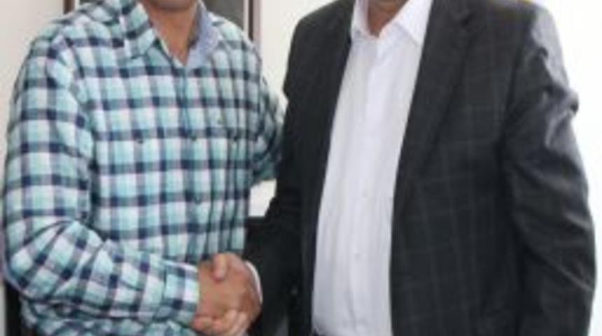 Akhisar Belediyespor Hamza Hamzaoğlu'nun S&ouml;zleşmesini 1 Yıl Uzattı