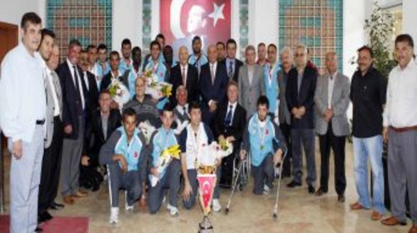 Yenimahalle, Şampiyonlarını Bağrına Bastı