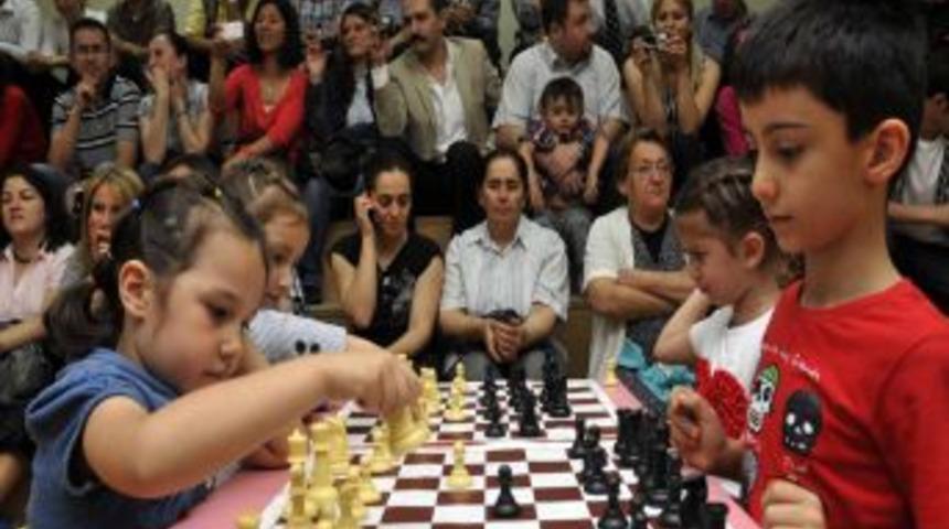 Miniklerder Satran&ccedil; G&ouml;sterisi