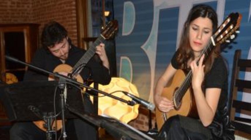 'MasKo Gitar' Ikilisinden Bursalılara Müzik Ziyafeti