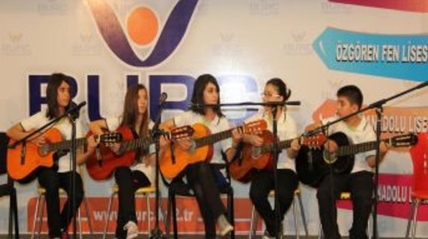 İlk&ouml;ğretim &Ouml;ğrencilerinden Velilere M&uuml;zik Ziyafeti