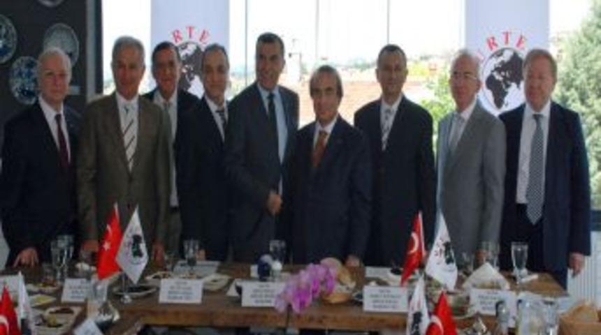 'Sanayici &Ccedil;in, Hindistan Ve Pakistan&rsquo;a Karşı Korunmalı'