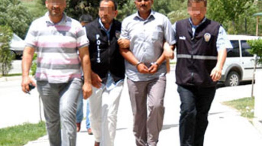 Eski eşinin sevgilisini &ouml;ld&uuml;rd&uuml;