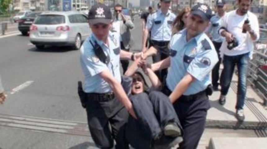 &Ouml;ğrencilerden 'zincirli' Eylem