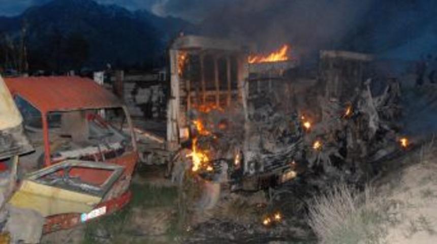 Ka&ccedil;ak&ccedil;ılıkta Yakalanan Ara&ccedil;ların Bulunduğu Alanda Yangın