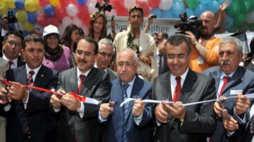 Meclis Başkanı &Ccedil;i&ccedil;ek Ve Adalet Bakanı Ergin, 'Hayat G&uuml;nleri'nin A&ccedil;ılışını Yaptı